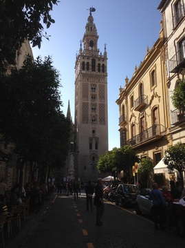 Sevilla. Unos días azules, una ciudad bonita y animada.
